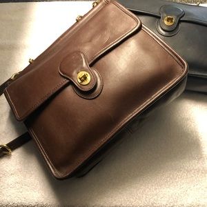 2 vintage 9927 Coach Willis messenger cross body